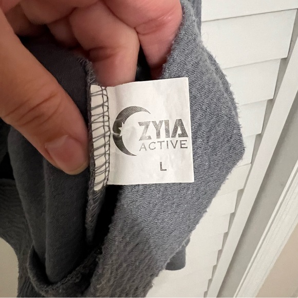 Zyia gray textured hoodie - Picture 8 of 12